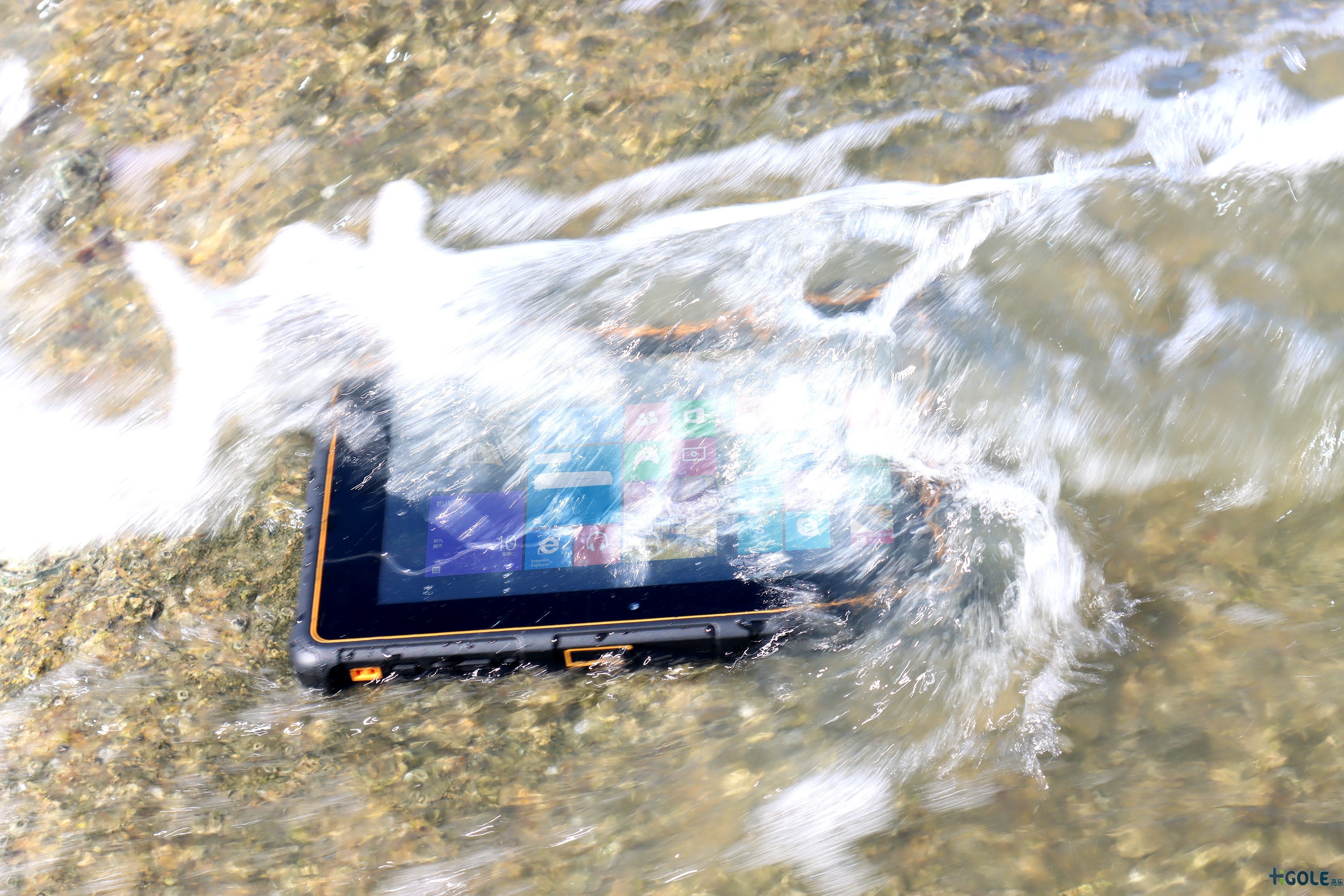 8寸手持加固平板